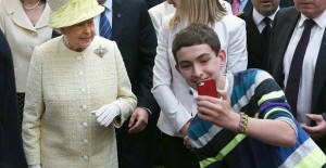 Queen Elizabeth Doesn't Like Selfies