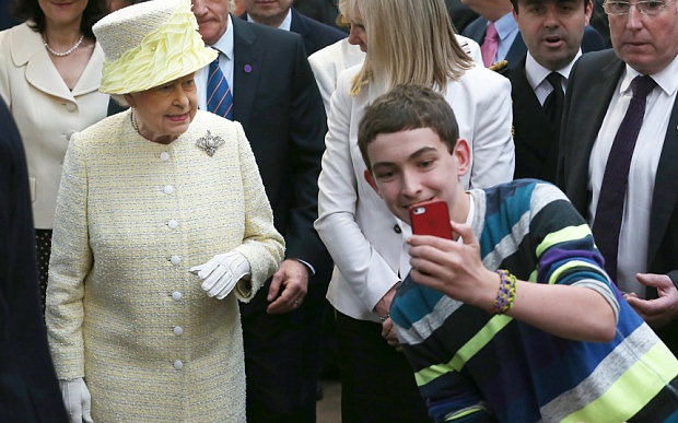 Queen Elizabeth Doesn’t Like Selfies